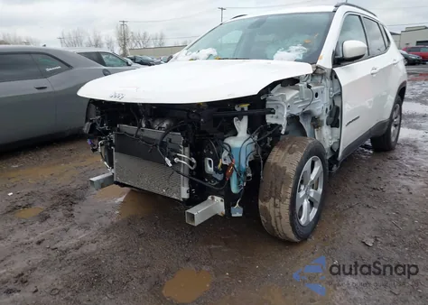 2018 Jeep Compass Latitude 4X4 z USA, uszkodzony, nr VIN 3C4NJDBB0JT252943